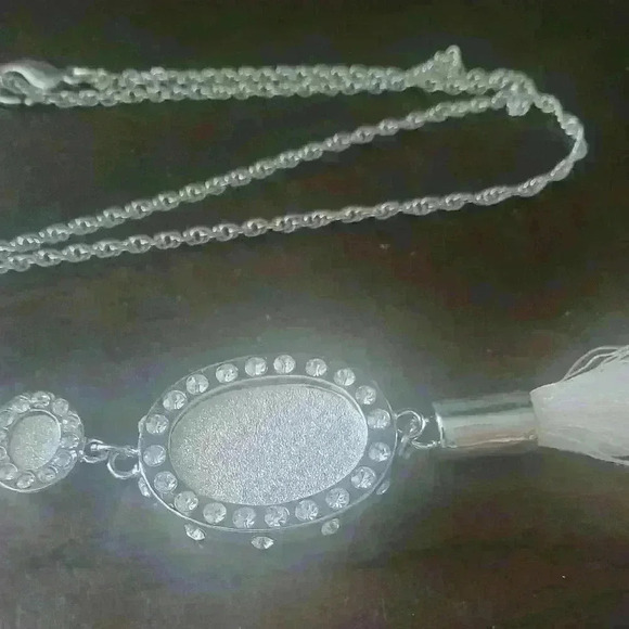 Women's tassel necklace - Picture 3 of 4